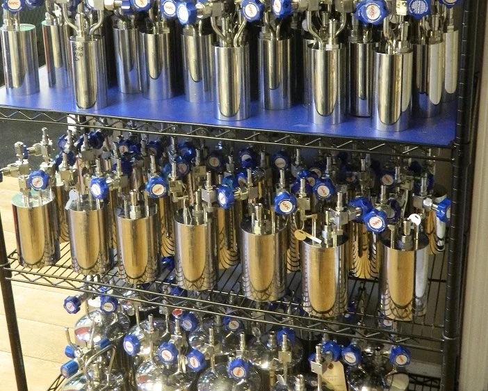 Stainless steel CVD/ALD cylinder (bubbler), 150ml, vertical, electropolished with fill-port, high temp valves (315°C), 98-0271